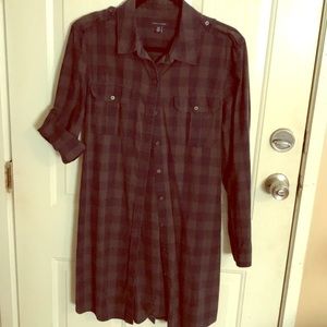 Button down dress with too lip sleeves